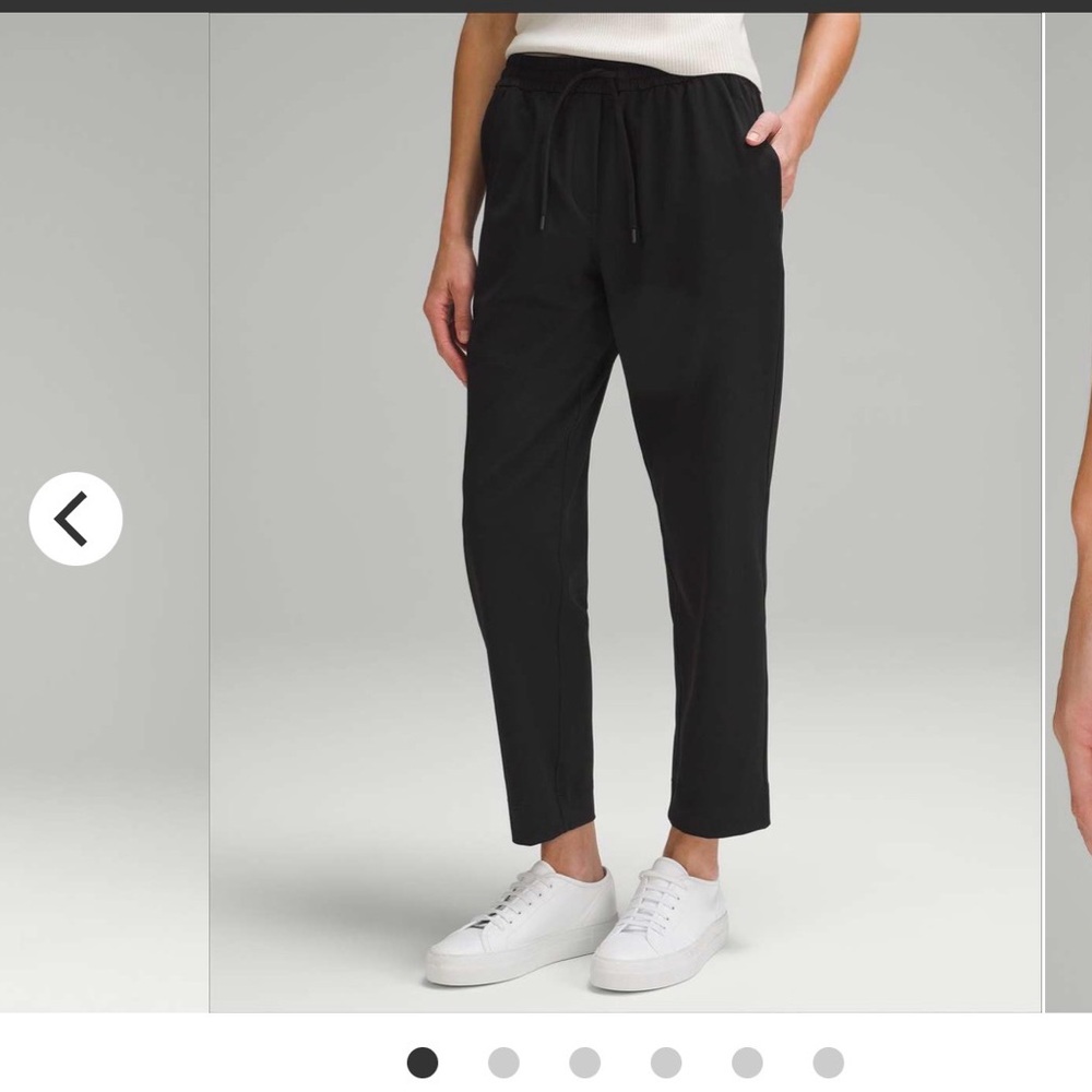 Lululemon Tapered-Leg Mid-Rise Pant 7/8 Length *Luxtreme
Black Size Medium